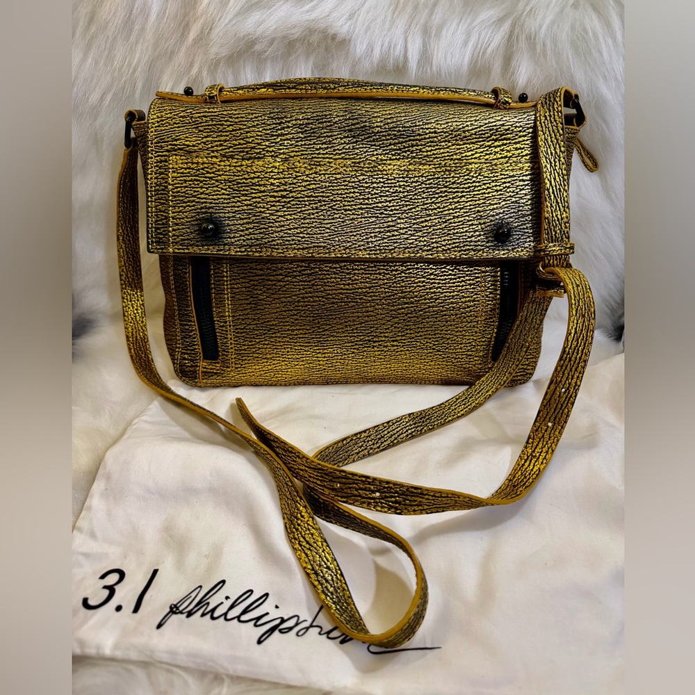 3.1 PHILLIP LIM
Gold/Black Shark Embossed
Leather Medium Pashli Satchel
Bag💛🖤